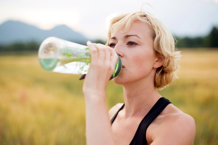 planificare eficientă a timpului
femeie care bea apa